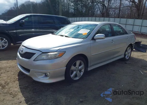 2011 Toyota Camry Se z USA, uszkodzony, nr VIN 4T1BF3EK3BU142689